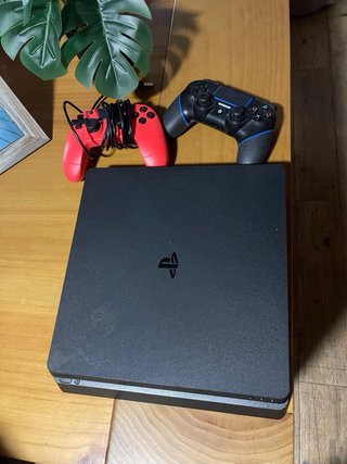 Consola PS4 + 2 Mandos (Negro y Rojo)