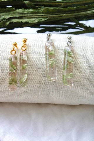 Pendientes de resina con hojas de helecho