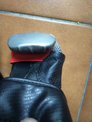 Guantes de Boxeo Negros y Plateados