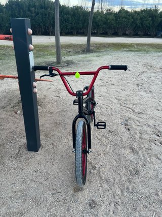 Bicicleta BMX Monty Negra y Roja