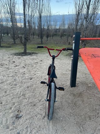 Bicicleta BMX Monty Negra y Roja