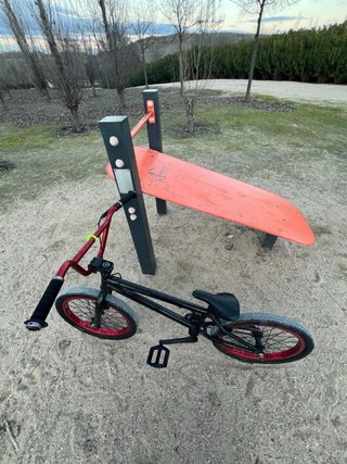Bicicleta BMX Monty Negra y Roja