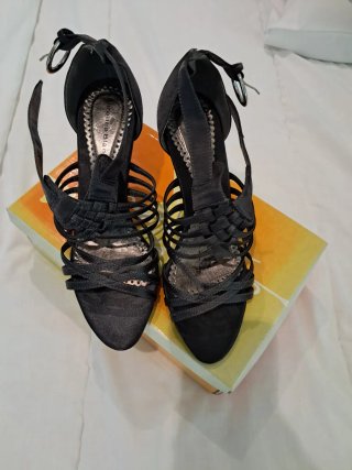 Sandalias de tacón negras