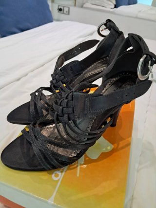 Sandalias de tacón negras