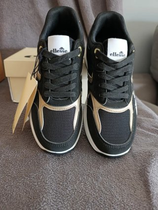 Deportivas Ellesse Negras y Doradas Talla 40