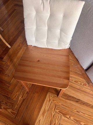 2 Sillas de comedor de madera