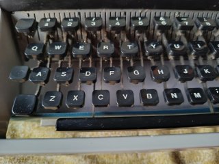 Máquina de escribir Olivetti Dora