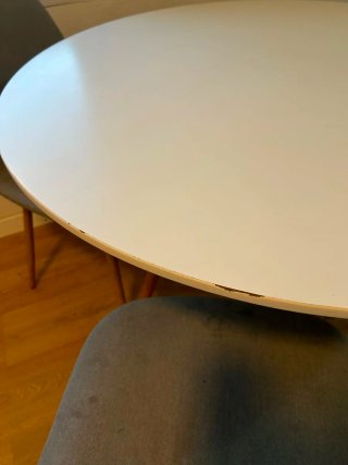Mesa redonda con 4 sillas