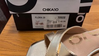 Sandalias doradas Chika10 talla 38 sin estrenar
