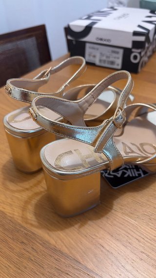 Sandalias doradas Chika10 talla 38 sin estrenar