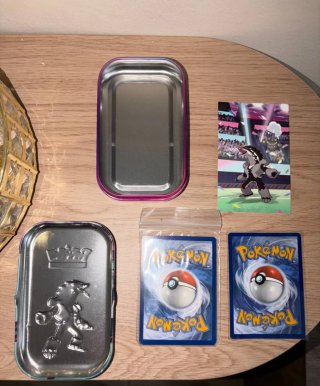 Scatolina Pokémon TCG da collezione – design Obsta