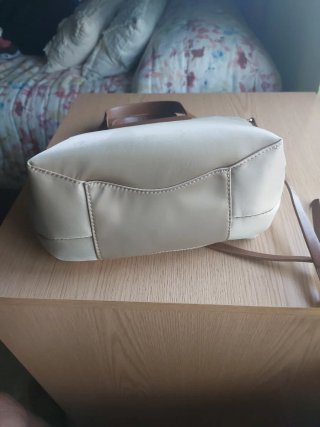 Bolso beige y marrón