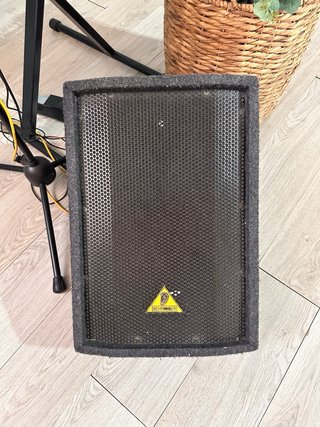 3 Monitores profesionales Behringer Eurolive F1220