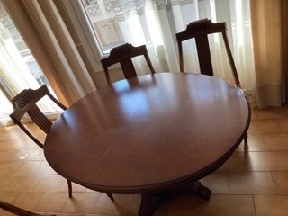 Mesa de comedor redonda con 4 sillas