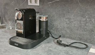 Cafetera DeLonghi Negra