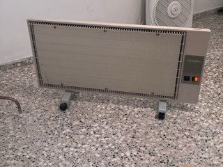 Calefactor eléctrico con ruedas