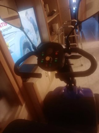 Scooter eléctrico azul y negro pera personas mayor
