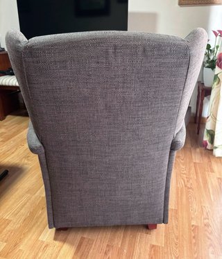 Sillón de tela gris