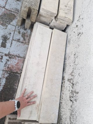 Piezas de mármol blanco