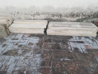Piezas de mármol blanco