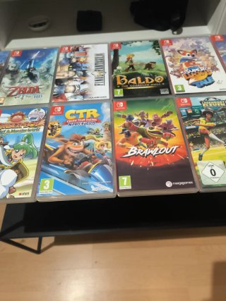 14 cajas de juegos y porta cartuchos todo por 18