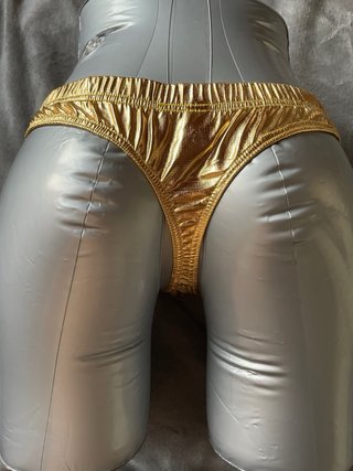 Tanga Dorado Metalizado Hombre