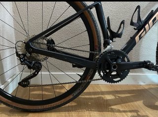 Bici Gravel Giant Revolt Advanced