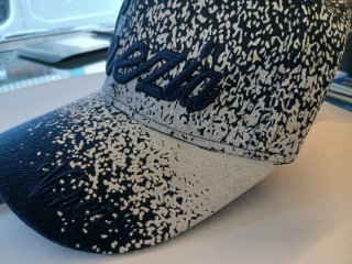 Cappello uomo nuovo con cartellino