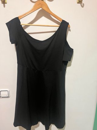 Vestido negro SHEIN falda acampanada Talla 1XL