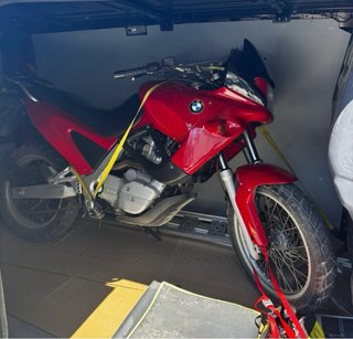 BMW F650 Funduro Roja muy restaurada