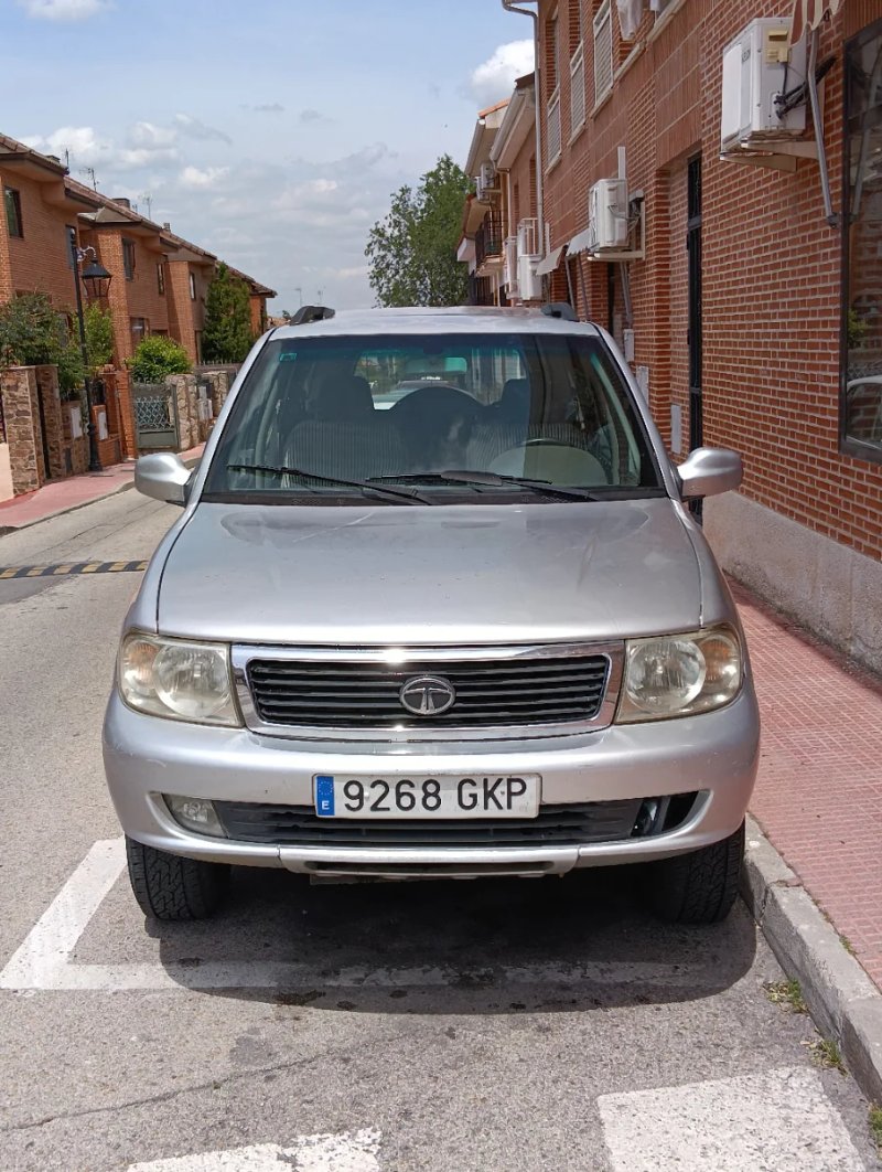 Tata Grand Safari 2010 - foto 1