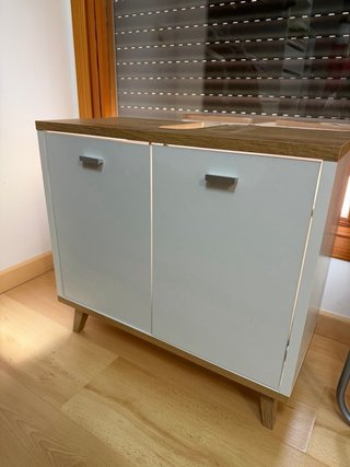 Mueble de lavabo de madera y metal
