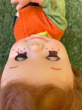 Muñeco Chatuco Famosa pintado párpados