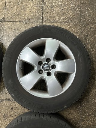 1 Llanta Michelin 195/65 R15