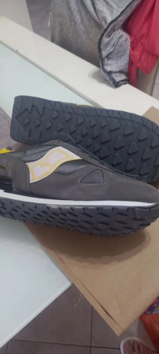 Scarpe uomo grigie e gialle