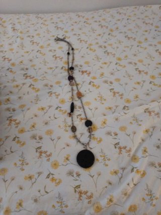 Collar con piedras y colgante