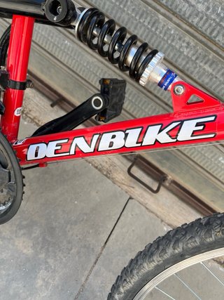 Bicicleta Roja Doble Suspensión