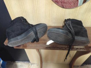 Botines cuña interior negros con estrellas