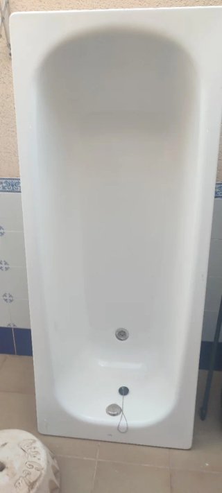 Bañera de aseo blanca