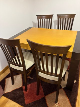 Mesa y 4 Sillas Comedor