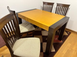 Mesa y 4 Sillas Comedor