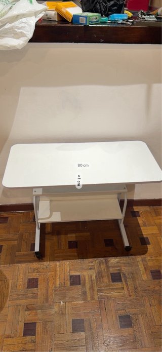 Mesa auxiliar multiusos con ruedas