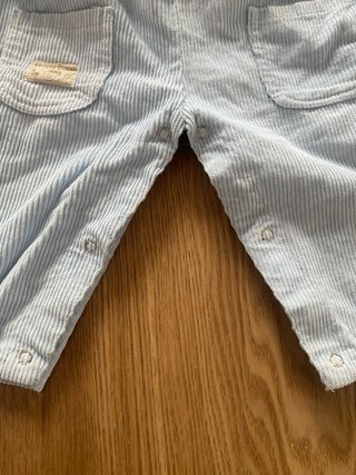 Peto de pana azul claro para bebé