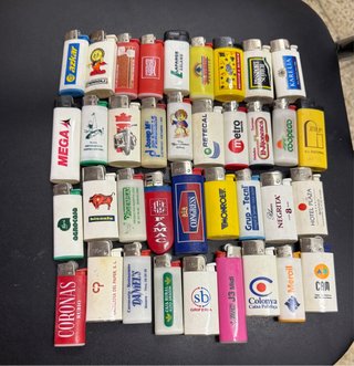 Lotto di 37 accendini pubblicitari vintage
