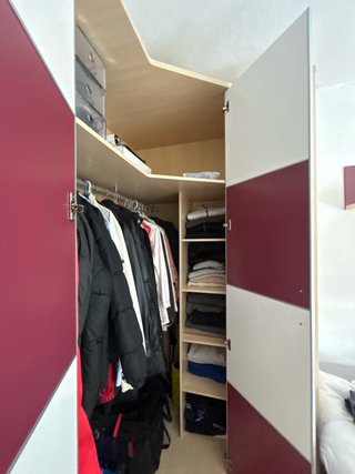 Armario juvenil, estantería, mesita y cajonera