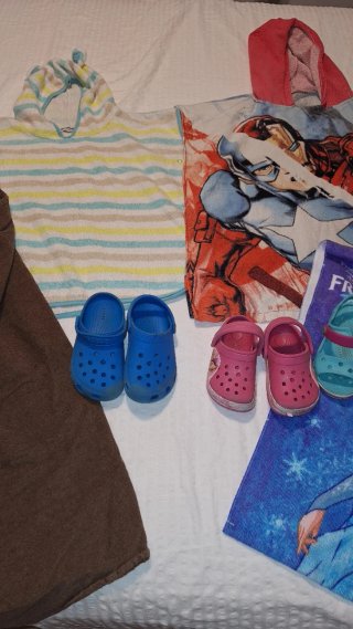 Ponchos Toalla Niño/Niña Frozen y Marvel y más