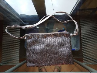 Bolso plateado tejido
