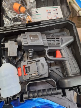Hidrolimpiadora a batería con maletín