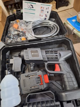 Hidrolimpiadora a batería con maletín