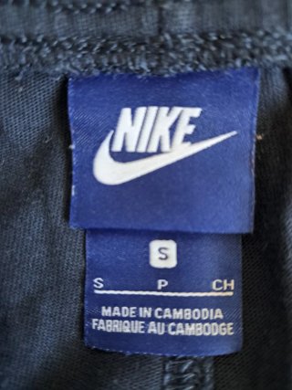 Pantalones cortos Nike azul marino.